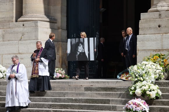Ce lundi se sont déroulées les obsèques de Jane Birkin à Paris en l'église Saint-Roch
Sorties des célébrités aux obsèques de Jane Birkin en l'église Saint-Roch à Paris. © Jacovides-KD Niko / Bestimage