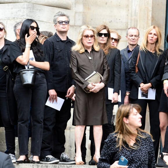 Benjamin Biolay, Chiara Mastroianni, Sandrine Kiberlain, Catherine Deneuve - Sorties des obsèques de Jane Birkin en l'église Saint-Roch à Paris. Le 24 juillet 2023 © Jacovides-KD Niko / Bestimage