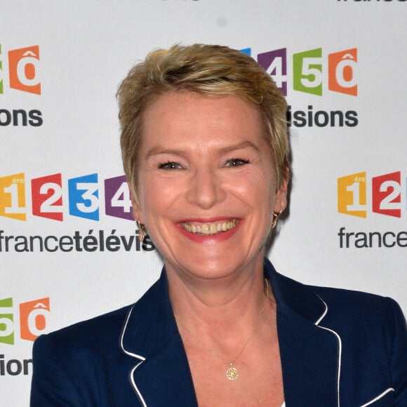 Ses parents ont également cru qu'elle allait plonger elle aussi dans la drogue.
Élise Lucet lors du photocall de la présentation de la nouvelle dynamique 2017-2018 de France Télévisions. Paris, le 5 juillet 2017. © Guirec Coadic/Bestimage