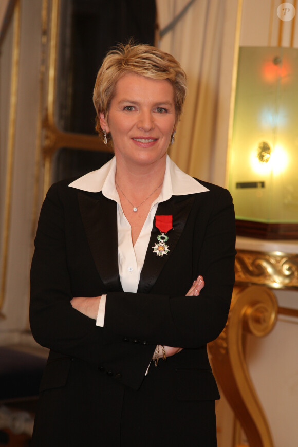 Élise Lucet - Cérémonie de remise des insignes de Chavelier de l'Ordre national de la Légion d'Honneur au Ministre de la Culture.