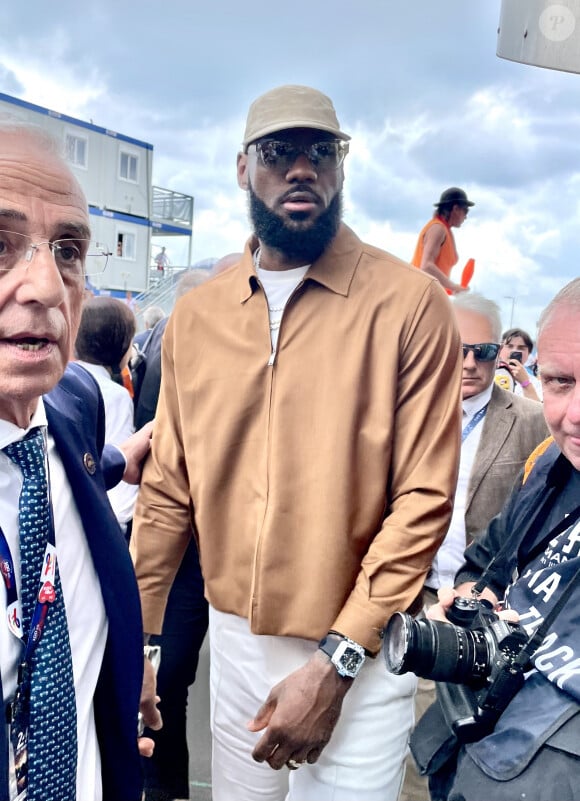 LeBron James - Personnalités lors des 24 Heures du Mans le 10 juin 2023. © Fabien Faure / Bestimage 