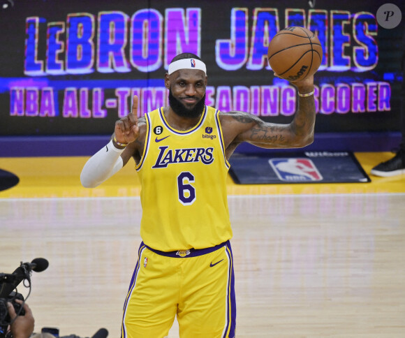"Nous demandons le respect de la vie privée de la famille James", a-t-il également précisé.
LeBron James bat un record sous les couleurs des Lakers. Photo : Jim Ruymen/UPI/ABACAPRESS.COM