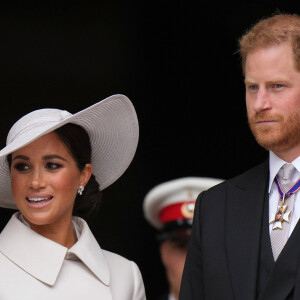 Le prince Harry, duc de Sussex, et Meghan Markle, duchesse de Sussex - Les membres de la famille royale et les invités à la sortie de la messe du jubilé, célébrée à la cathédrale Saint-Paul de Londres, Royaume Uni, le 3 juin 2022. 