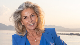 Caroline Margeridon divine en maillot de bain décolleté : ses vacances de rêve sur l'eau