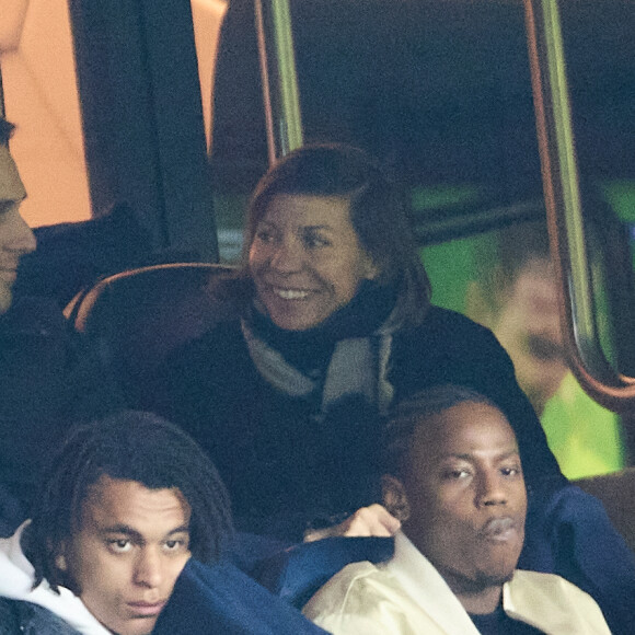 Grand Corps Malade et sa femme Julia Marsaud - People dans les tribunes lors du match de championnat de Ligue 1 Uber Eats opposant le Paris Saint-Germain (PSG) à l'Olympique Lyonnais au Parc des Princes à Paris le 2 avril 2023. 