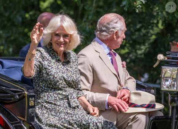 Camilla Parker-Bowles et le roi Charles III se sont rendus dans un événement insolite.
Le roi Charles III d'Angleterre et Camilla Parker Bowles, reine consort d'Angleterre, au Sandringham Flower Show à Sandringham House (Norfolk)