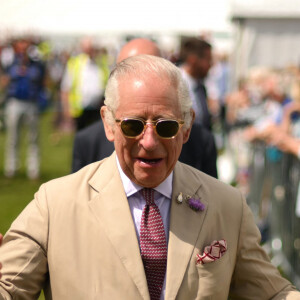 Le roi Charles III d'Angleterre et Camilla Parker Bowles, reine consort d'Angleterre, au Sandringham Flower Show à Sandringham House (Norfolk), le 26 juillet 2023. 