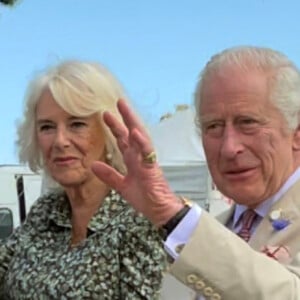 Si la reine a bien rigolé, le roi l'a aussi pris avec beaucoup d'humour. 
Le roi Charles III d'Angleterre et Camilla Parker Bowles, reine consort d'Angleterre, au Sandringham Flower Show à Sandringham House (Norfolk), le 26 juillet 2023. 