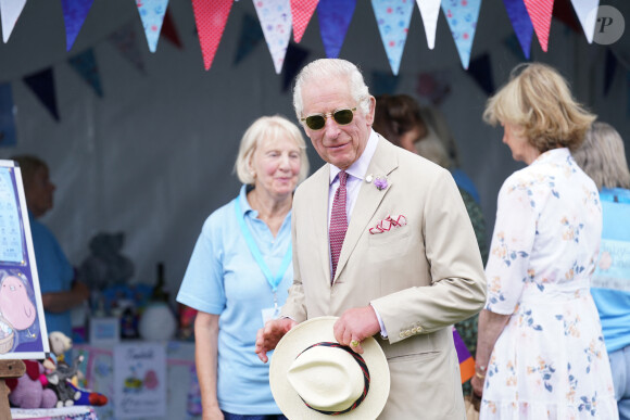 Le roi Charles III d'Angleterre et Camilla Parker Bowles, reine consort d'Angleterre, au Sandringham Flower Show à Sandringham House (Norfolk), le 26 juillet 2023. 