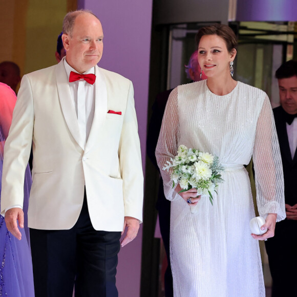 Camille Gottlieb, le prince Albert II de Monaco et la princesse Charlène de Monaco lors du 74ème Gala de la Croix-Rouge Monégasque, qui se tient dans la mythique Salle des Etoiles du Sporting Monte-Carlo à Monaco. Cette année l'ambassadeur du gala n'est autre que la rock star internationale Robbie Wiliams. En cette occasion Robbie Williams a donné un concert exclusif à la Salle des Etoiles. Monaco, le 29 juillet 2023. © Dominique Jacovides/Bestimage 