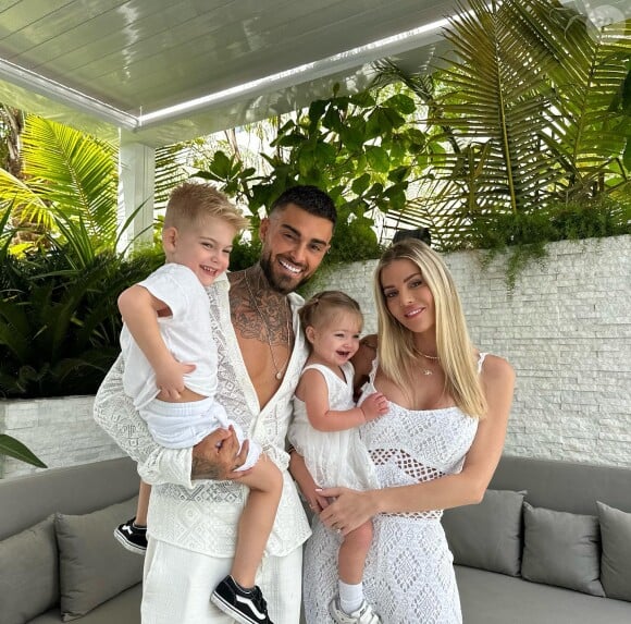 Jessica Thivenin et Thibault Garcia avec leurs enfants Maylone et Leewane