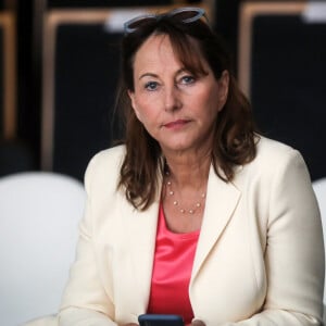 Dans quelques semaines, lorsque "Touche pas à mon poste !" reprendra sur C8, Ségolène Royal y tiendra un rôle tout particulier.
Ségolène Royal lors de la séance de clôture du sommet du nouveau pacte financier mondial, à Paris, au palais Brogniard, Paris. © Stéphane Lemouton / Bestimage