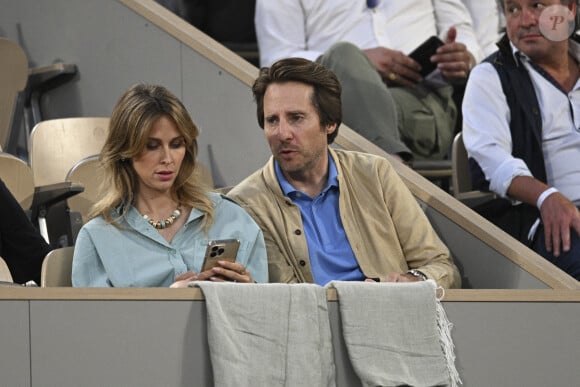 Ophélie Meunier et son mari Mathieu Vergne - Celébrités dans les tribunes des Internationaux de France de Roland Garros à Paris le 4 juin 2023. 