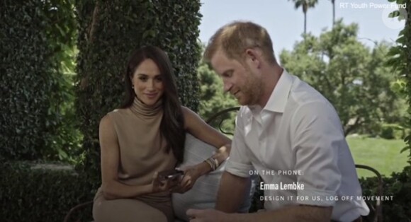 Voilà bien longtemps qu'on ne les avait pas vu côte à côte. Depuis le mois de mai 2023, exactement, alors qu'ils participaient à une cérémonie de remises de prix à New York.
Meghan Markle et le prince Harry contactent par téléphone les gagnants d'une subvention pour une technologie plus responsable.