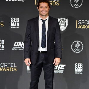 Avoir un corps de rêve, ça s'entretient et ce ne sont pas les deux hommes qui diront le contraire. Même si les entraînements sportifs proposés par Bixente ne sont pas évidents, Tximista ne baisse pas les bras pour autant. 
Bixente Lizarazu durant la soirée des Sportel Awards 2018 au Grimaldi Forum à Monaco, le 23 octobre 2018.