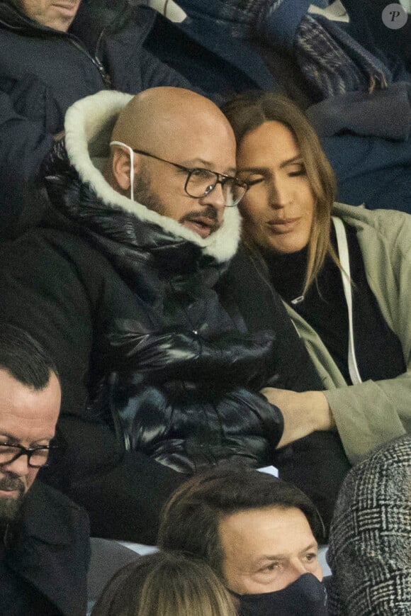 Vitaa (enceinte de son 3ème enfant) et son mari Hicham Bendaoud - People lors de la huitième de finale aller de la Ligue des champions entre le PSG et le Real Madrid au Parc des Princes à Paris le 15 février 2022. © Cyril Moreau/Bestimage