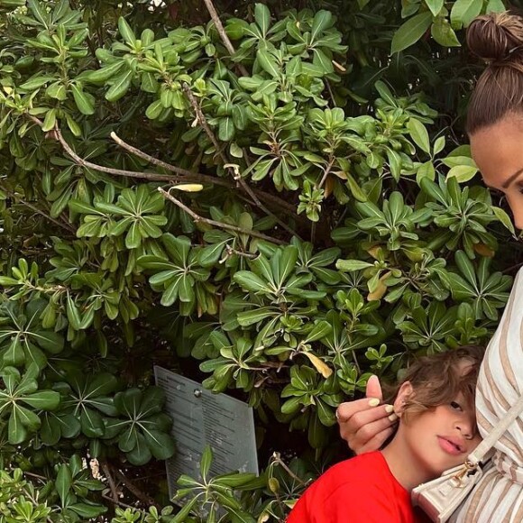 La chanteuse est l'heureuse maman de trois enfants.
Vitaa avec l'un de ses deux fils. Instagram.