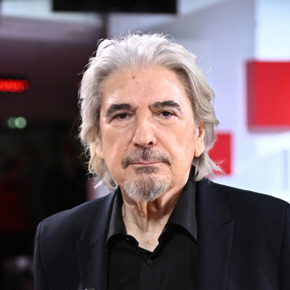 Il faut dire qu'il n'a pas eu une vie facile
Exclusif - Serge Lama - Enregistrement de l'émission "Vivement Dimanche" présentée par M.Drucker et diffusée le 31 octobre sur France 2. Le 27 octobre 2021 © Guillaume Gaffiot / Bestimage 
