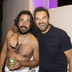 PHOTOS Cyril Lignac bras dessus, bras dessous avec un célèbre humoriste torse nu, Sophie Tapie solaire à Ramatuelle