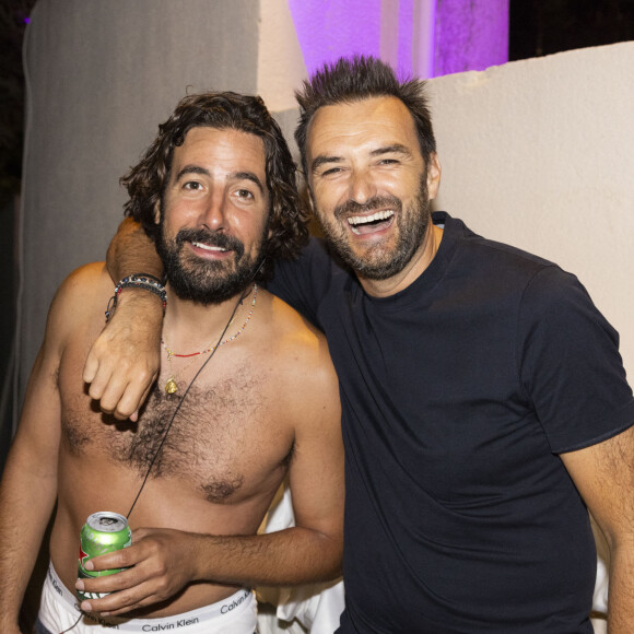 Cyril Lignac est l'un des visages les plus télégéniques de la gastronomie française.
Exclusif - Cyril Lignac, Maxime Gasteuil - Maxime Gasteuil présente son spectacle au festival de Ramatuelle © Cyril Bruneau / Bestimage 