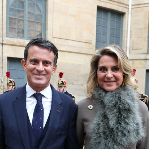 Manuel Valls et sa femme Susana Gallardo Torrededia - Mario Vargas Llosa fait son entrée à l'Académie française, le 9 février 2023. Comme le veut la tradition, l'auteur péruviano-espagnol, prix Nobel de littérature 2010, fera l'éloge de son prédécesseur, M.Serres, lors de son discours d'intronisation à l'Académie française. © Dominique Jacovides / Bestimage 