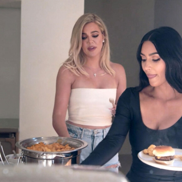 L'idée c'est de consommer plus de végétaux par rapport à une alimentation classique occidentale, où la consommation de viande, de produits laitiers et de produits transformés est plus importante.
La famille Kardashian dans la série HULU "The Kardashians".