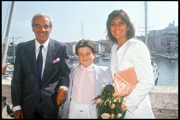 Franck Fernandel et sa femme Corinne Delahaye le jour de leur mariage en 1991, avec leur fils Vincent. 
