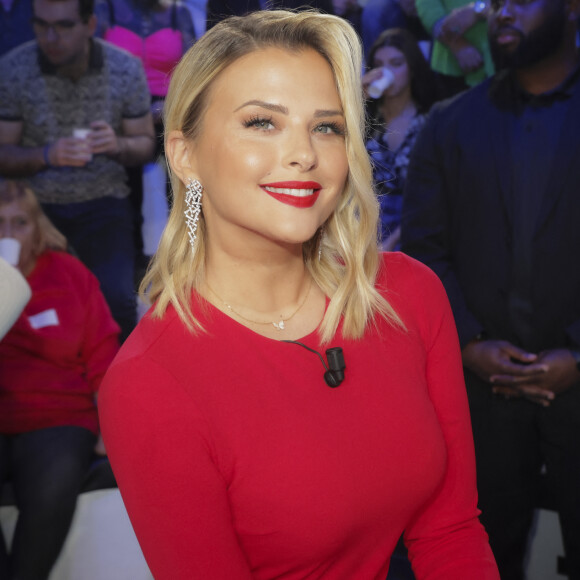 Exclusif - Kelly Vedovelli - Sur le plateau de l'émission TPMP (Touche Pas à Mon Poste) présentée en direct par C.Hanouna et diffusée sur C8 - Paris le 02/01/2023 - © Jack Tribeca / Bestimage 