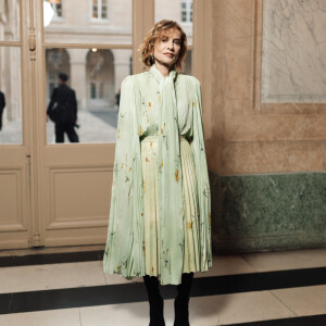 Exclusif - Isabelle Huppert - Arrivées au dîner Balenciaga à l'Hôtel de la Marine après le défilé automne-hiver 2024 Haute-Couture à Paris le 5 juillet 2023. © Tiziano Da Silva / Bestimage 