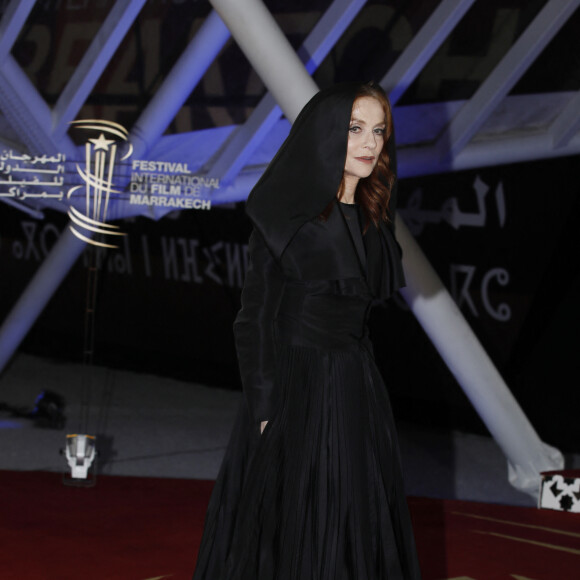 Isabelle Huppert au photocall lors de la 19ème édition du festival international du film de Marrakech le 14 novembre 2022. © Denis Guignebourg / Bestimage 