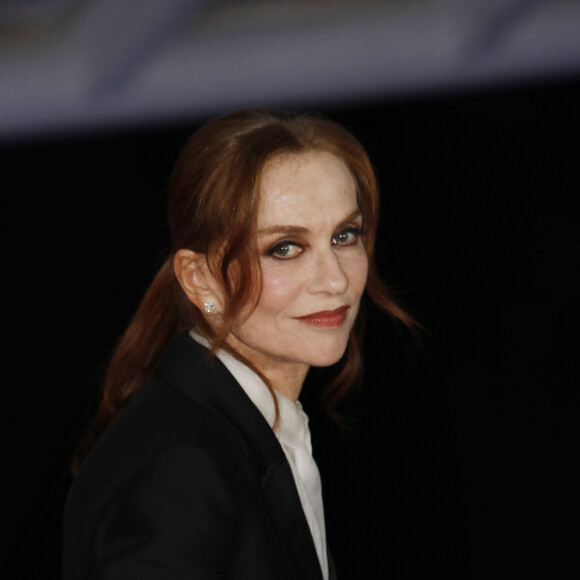 Oui Isabelle Huppert fait une taille 34, ce qui ne l'empêche pas d'avoir des petits plaisirs
Isabelle Huppert - Arrivées des personnalités pour la cérémonie en hommage au réalisateur américain J.Gray donnée lors du 19ème Festival International du Film de Marrakech le 12 novembre 2022. © Denis Guignebourg / Bestimage 