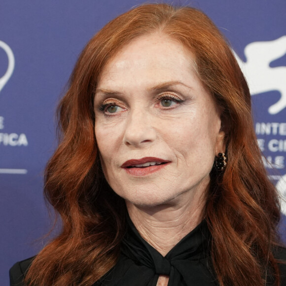 Le Pays basque est son refuge, la terre de son enfance
Isabelle Huppert au photocall du film "La Syndicaliste" lors de la 79ème édition du festival international du film de Venise (La Mostra), Italie, le 2 septembre 2022. © MPP/Bestimage 