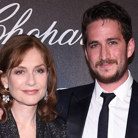 Isabelle Huppert et son fils Lorenzo Chammah - Photocall du dîner Caroline et Karl-Friedrich Scheufele avec le club Annabel's lors du 69ème Festival International du Film de Cannes. Le 14 mai 2016 