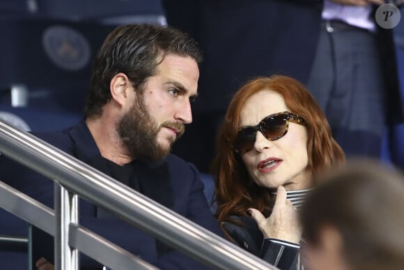 Isabelle Huppert et son fils Lorenzo Chammah dans les tribunes lors du match UEFA Ligue des Champions groupe A, opposant le Paris Saint-Germain (PSG) au Real Madrid au Parc des Princes à Paris, France, le 18 septembre 2019. Le PSG a gagné 3-0. © Gwendoline Le Goff/Panoramic/Bestimage 