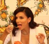 Et qui dit température élevée dit envie de s'hydrater et se désaltérer. 
Eva Longoria déguste une granita, douceur sicilienne, à Taormine, le 29 juin 2022. 