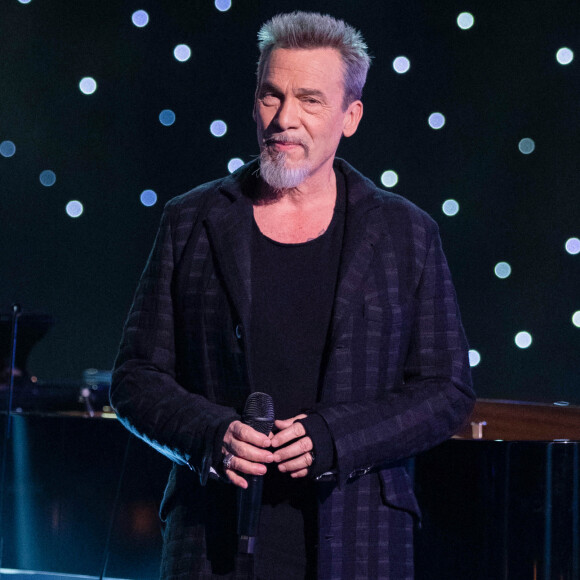 Le chanteur peut même remonter sur scène pour renouer avec son public.
Exclusif - Florent Pagny - Enregistrement de l'émission "Symphonie pour la vie, Spéciale Pièces Jaunes" aux Folies Grüss à Paris, diffusée le 4 février sur France 3. Le 12 janvier 2022 © Cyril Moreau / Bestimage