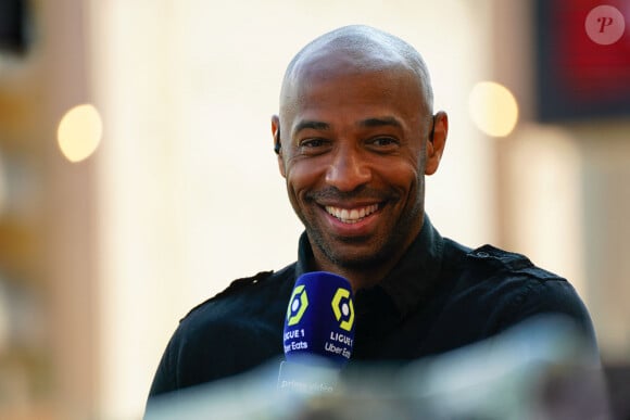 Thierry Henry (consultant Prime Video) - Match de football en ligue 1 Uber Eats AS Monaco - Rennes (1-1) au Stade Louis II à Monaco le 13 Août 2022. © Norbert Scanella / Panoramic / Bestimage