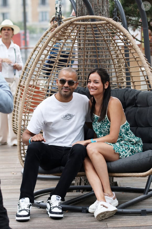 Tony Parker et sa compagne Alizé Lim au village lors des Internationaux de France de tennis de Roland Garros 2023, à Paris, France, le 11 juin 2023. © Jacovides-Moreau/Bestimage