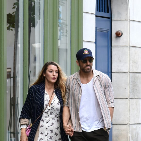 Exclusif - Ryan Reynolds et sa femme Blake Lively profitent de leur vacances à Paris pour aller déjeuner au restaurant étoilé du chef J.F. Piège "La Poule au Pot", à Paris, le 29 juillet 2023.