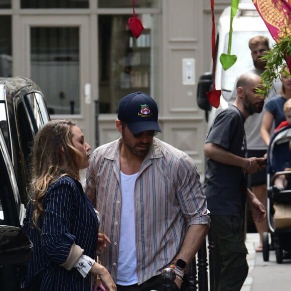 Exclusif - Ryan Reynolds et sa femme Blake Lively profitent de leur vacances à Paris pour aller déjeuner au restaurant étoilé du chef J.F. Piège "La Poule au Pot", à Paris, le 29 juillet 2023.