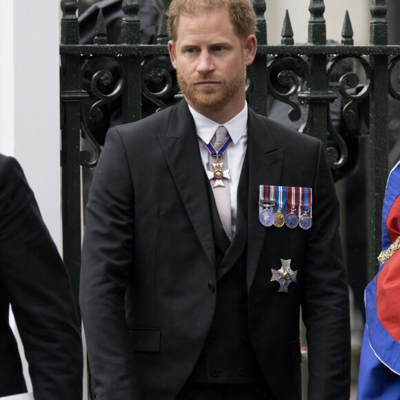 Andy Stenning - Mirrorpix - Sortie de la cérémonie de couronnement du roi d'Angleterre à l'abbaye de Westminster de Londres Le prince Harry, duc de Sussex lors de la cérémonie de couronnement du roi d'Angleterre à Londres, Royaume Uni, le 6 mai 2023. 