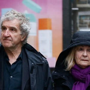 Exclusif - Gérard Leclerc et sa femme Julie - Arrivées aux obsèques de Jacques Collard en l'église Saint Roch à Paris le 6 avril 2023. Jacques Collard est un restaurateur, acteur et dramaturge belge. Il est l'auteur - seul ou en collaboration - d'une vingtaine d'adaptations théâtrales dont Les Enfants du silence (1993) et Ladies' Night (2001), couronnées respectivement du Molière de l'adaptateur et du Molière du meilleur spectacle comique. Ami des stars3 et proche notamment de Thierry Le Luron et de Jean Marais, Jacques Collard a géré plusieurs de leurs restaurants4 : La Goulue (1969), L'Orangerie avec Jean-Claude Brialy, Le Chamarret (1972)5, Le Wall Street (1980), L'Orée du bois2,6, etc. Il a également dirigé l'Espace Cardin de 1984 à 1992. © Christophe Clovis / Bestimage 