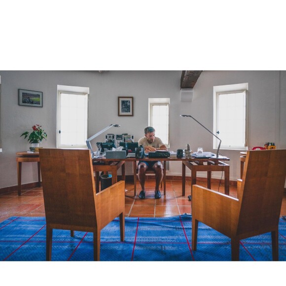 Soazig de la Moissonnière, photographe officielle d'Emmanuel Macron et de l'Elysée, a publié des photos du président de la République au Fort de Brégançon sur Instagram le 22 août 2023 ©️Soazig de la Moissonnière / Présidence de la République