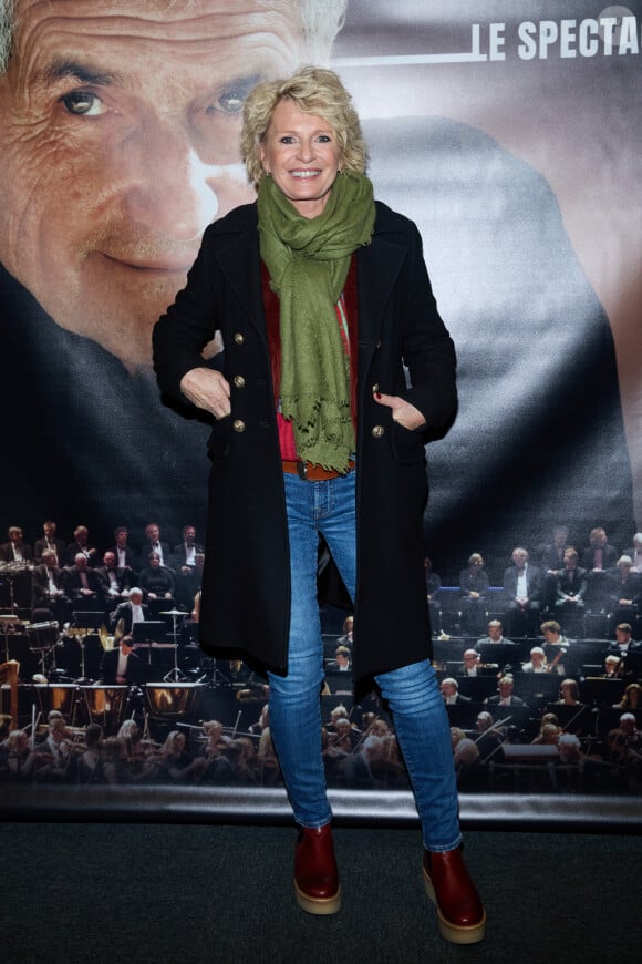 Exclusif - Sophie Davant - Photocall - Spectacle symphonique Claude Lelouch "D'un film à l'autre" au Palais des Congrès de Paris le 14 novembre 2022. Pour Fêter ses 85 ans et 60 de carrière, Claude Lelouch a créé un ciné-concert, "Claude Lelouch - D'un film à l'autre", dans lequel la musique de ses films est jouée par l'orchestre philharmonique de Prague, au Palais des Congrès à Paris. Sur le gâteau, son chiffre fétiche : 13 car 85 ans (8+5 = 13). Claude Lelouch associe le 13 à toute sa vie professionnelle : sa société "Les films 13" et son cinéma, le "Club 13. © Moreau / Rindoff / Bestimage