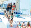 Malgré les scandales qui entachent cette victoire, les joueuses ont décidé de partir en vacances ensemble
 
L'équipe d'Espagne fête sa victoire lors de la Coupe du monde féminine à Ibiza, sur un énorme yacht.