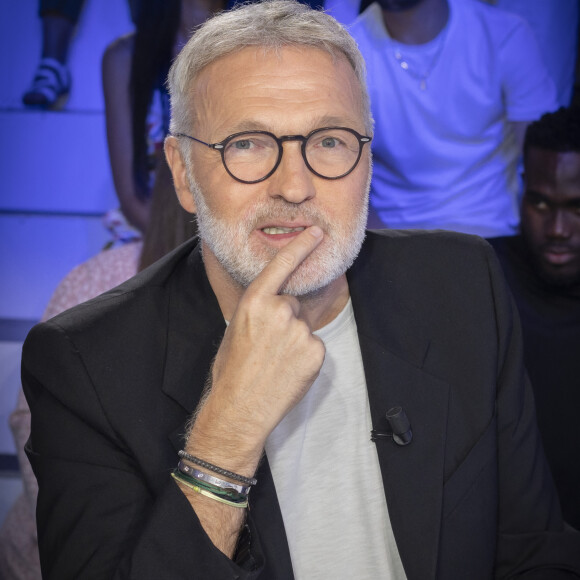 Il s'agit d'une personnalité bien connue du grand public et très populaire.
Exclusif - Laurent Ruquier sur le plateau de l'émission Touche pas à mon poste (TPMP) diffusée en direct sur C8 le 30 août 2022 et présentée par C.Hanouna. © Jack Tribeca / Bestimage