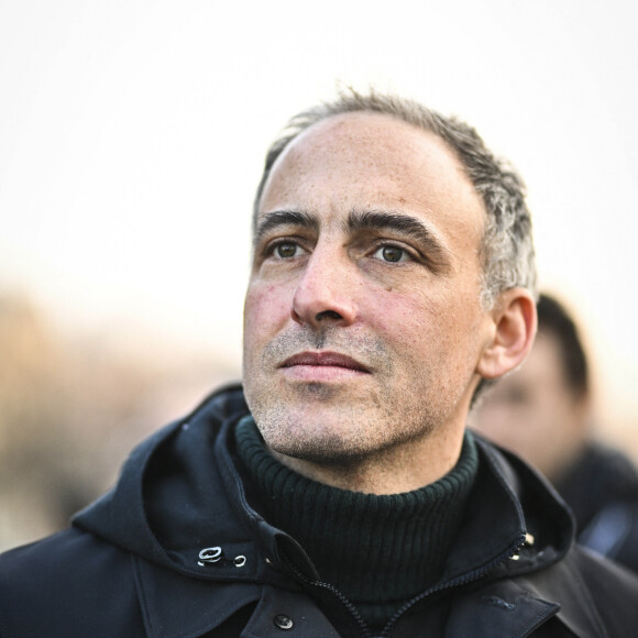 Raphael Glucksmann (Député Européen) - Les politiques lors de la manifestation de soutien au peuple ukrainien, place de la République à Paris, suite à l'entrée en guerre de la Russie envers l'Ukraine. Le 5 mars 2022 © JB Autissier / Panoramic / Bestimage 
