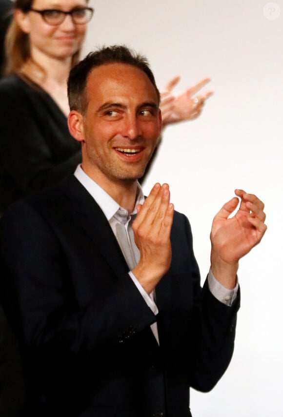 Raphaël Glucksmann lors d'un meeting dans le cadre de la campagne pour les élections européennes à Bordeaux le 2 mai 2019. Olivier Faure, premier secrétaire du parti socialiste participe lui aussi à ce meeting. © Patrick Bernard / Bestimage