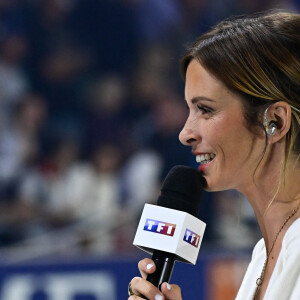 Et c'est Isabelle Ithurburu qui a eu l'honneur d'être désignée par le groupe pour le remplacer.
Isabelle Ithurburu - Test match international de rugby à XV avant la Coupe du monde entre la France et les Fidji au stade de la Beaujoire à Nantes, France, le 19 août 2023. la France a gagné 34-17. © Federico Pestellini/Panoramic/Bestimage