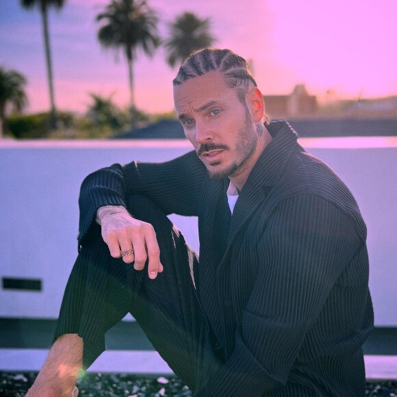 Il a dévoilé une photo de Violet
M. Pokora en famille sur Instagram.